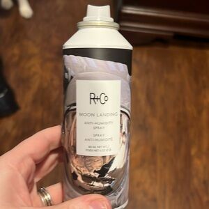 R and Co moon landing anti humidity spray